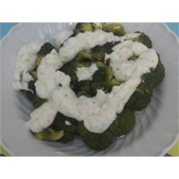 Tahinli Yoğurtlu Brokoli Salatası..