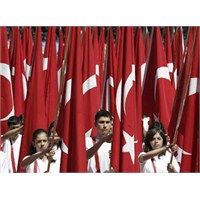 Genç Demek Cahil Demek Midir?