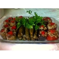 Yemek Guru 'dan Etli Karişik Dolma