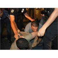 Eylemci İsıran Sivil Polis