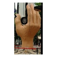 Yerden Çıkan Araba Reklamı