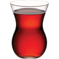Çay Bardakları Ve Kadınlar
