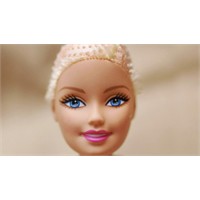 Barbie Kansere Karşı Moral Veriyor
