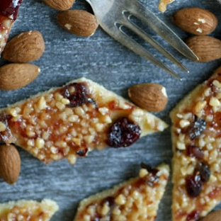 Superfeine Mandel-Cranberry-Rauten