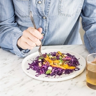 Rotkohl mit karmellisierten Pfirsichen