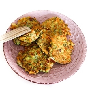 Zucchini Puffer Rezept: Mit Möhren und Feta