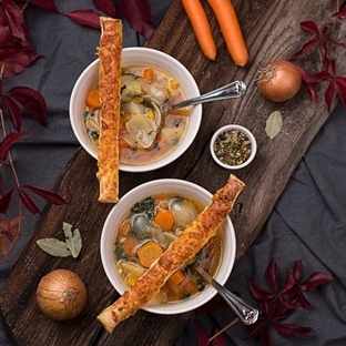 Gemüsesuppe aus Gemüseschalen