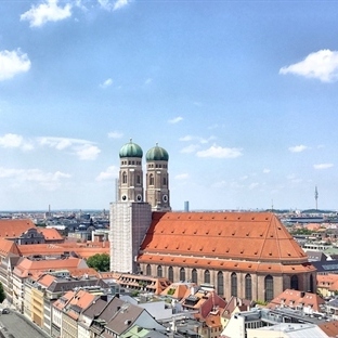 MÜNCHEN: ALTER PETER UND VIKTUALIENMARKT