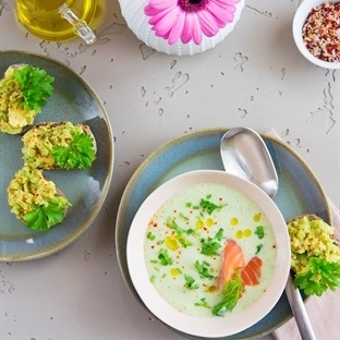 Sommerliche Avocadosuppe