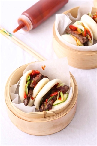 Gestoomde broodjes met bulgogi & komkommer pickle