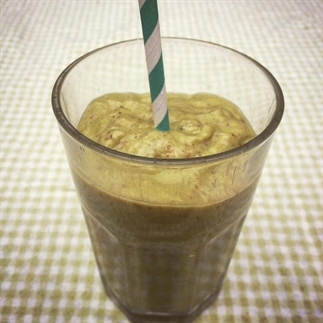 Groene smoothie met avocado gember en citroen