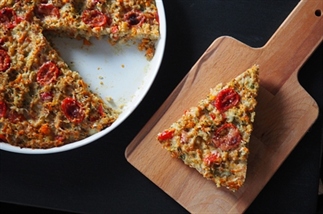 LUNCH: rijst-groentetaart met tomaatjes en parmeza