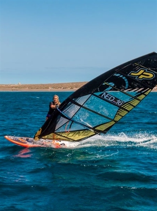De wereld over reizen om te windsurfen