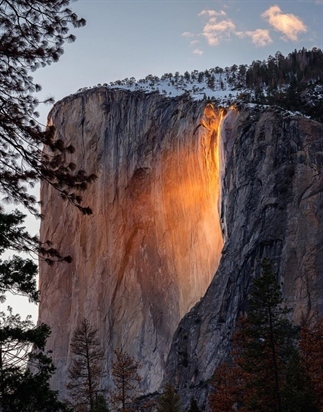 Deze waterval in Yosemite kleurt in februari goud