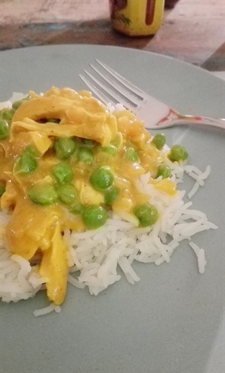 Kipkerrie met erwtjes