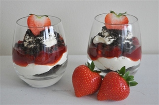 Oreo aardbeien trifle met monchou