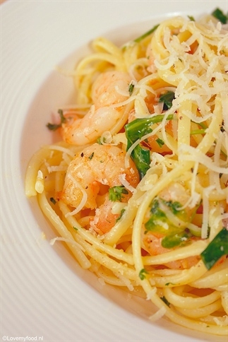 Pasta met garnalen en knoflook-botersaus