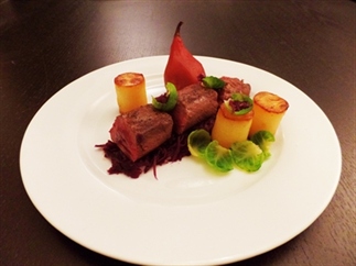Wild recept: Hazenrug met rode kool en stoofpeer