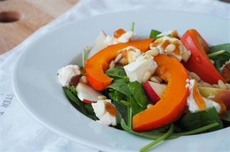 Salade met gegrilde pompoen, gorgozola en appel