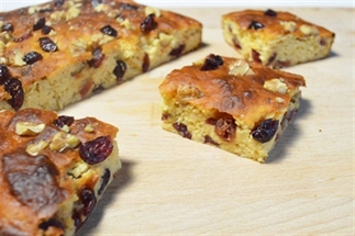 Eiwitrijke lemon blondie met cranberries