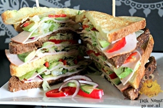 Kip en avocado clubsandwich