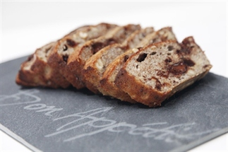 Koolhydraatarme bananencake met chocolade en noten