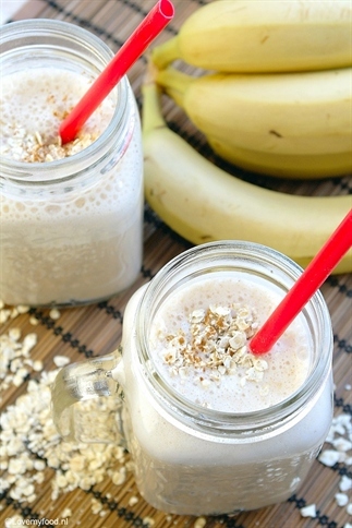 Ontbijtsmoothie met banaan en havermout