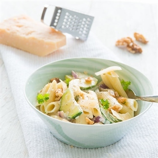 PENNE MET COURGETTE EN WALNOTEN