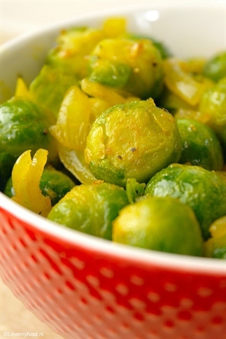 Spruitjes met kerrie