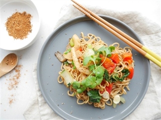 VEGETARISCHE TERIYAKINOODLES