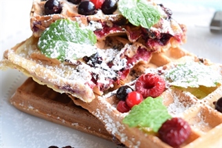 wafels met rode vruchten