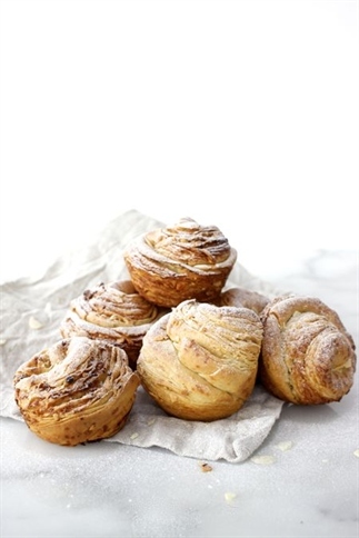 Amandel Cruffins