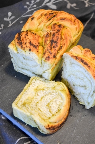Brood met swirl van pesto
