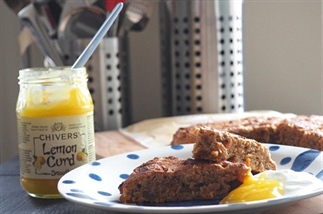 Gezonde scones van spelt met wortel, noten en rozi