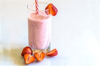 Knalroze ontbijt smoothie