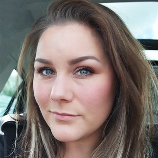 make up review: Revolution palette