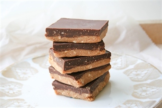 No bake pindakaas chocolade bars