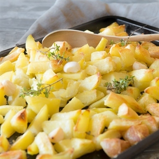 OVEN AARDAPPELEN MET KNOFLOOK EN TIJM