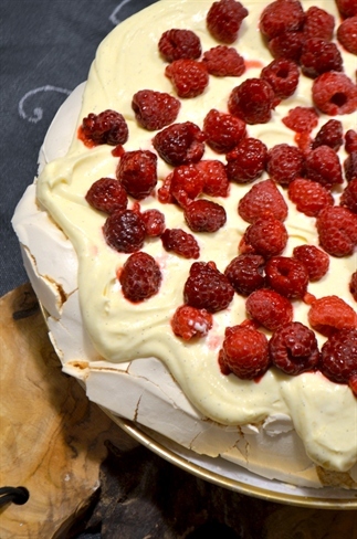 Pavlova met custard en frambozen