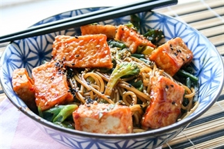 Snelle bami met tofu