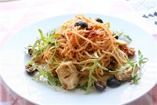 Spaghetti met artisjokken en tapenade