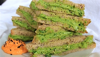 Avocado crème sandwich en hummus