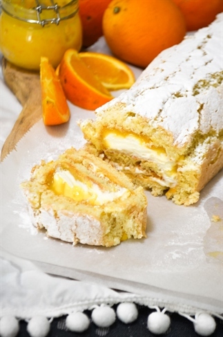 Cakerol met sinaasappel curd en room