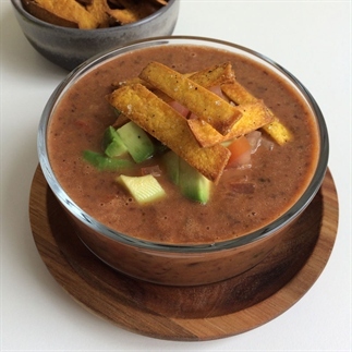 Mexicaanse zwarte bonensoep met crispy topping