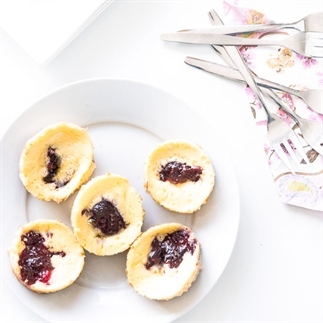 mini cheesecakes met bosvruchten jam