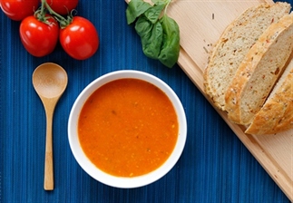 Vegan huisgemaakte tomatensoep