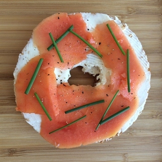 Vegan lox bagel a.ka. papaya zalm