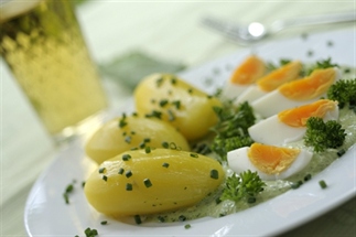 Wereldrecordpoging groene saus eten in Frankfurt