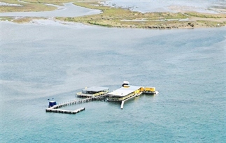 Xiringuito de la Costa, dineren op een vlot