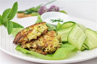 Courgette Rijstkoekjes met salade